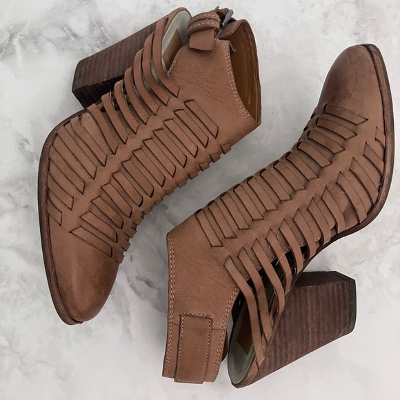 Dolce Vita Shoes - DOLCI VITA Tan Heeled Bootie Sandals Size 7.5